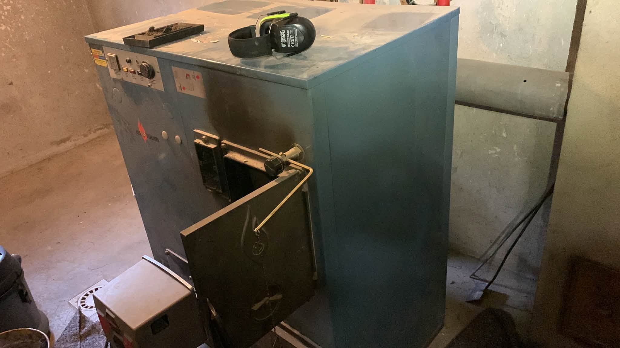 Ramonage d'une chaudière à granulés en chaufferie
